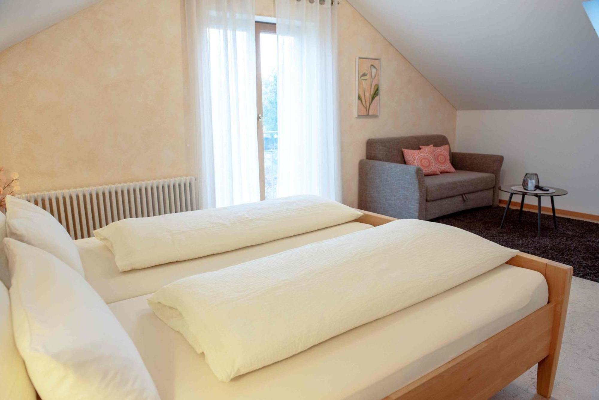 Gaestehaus Am Fuerstweg Heuchelheim-Klingen Exteriér fotografie